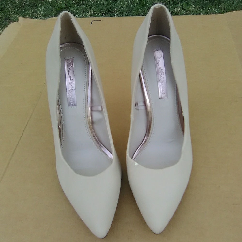 Nude court shoe heels glam nude with gold heel - Picture 4 of 6
